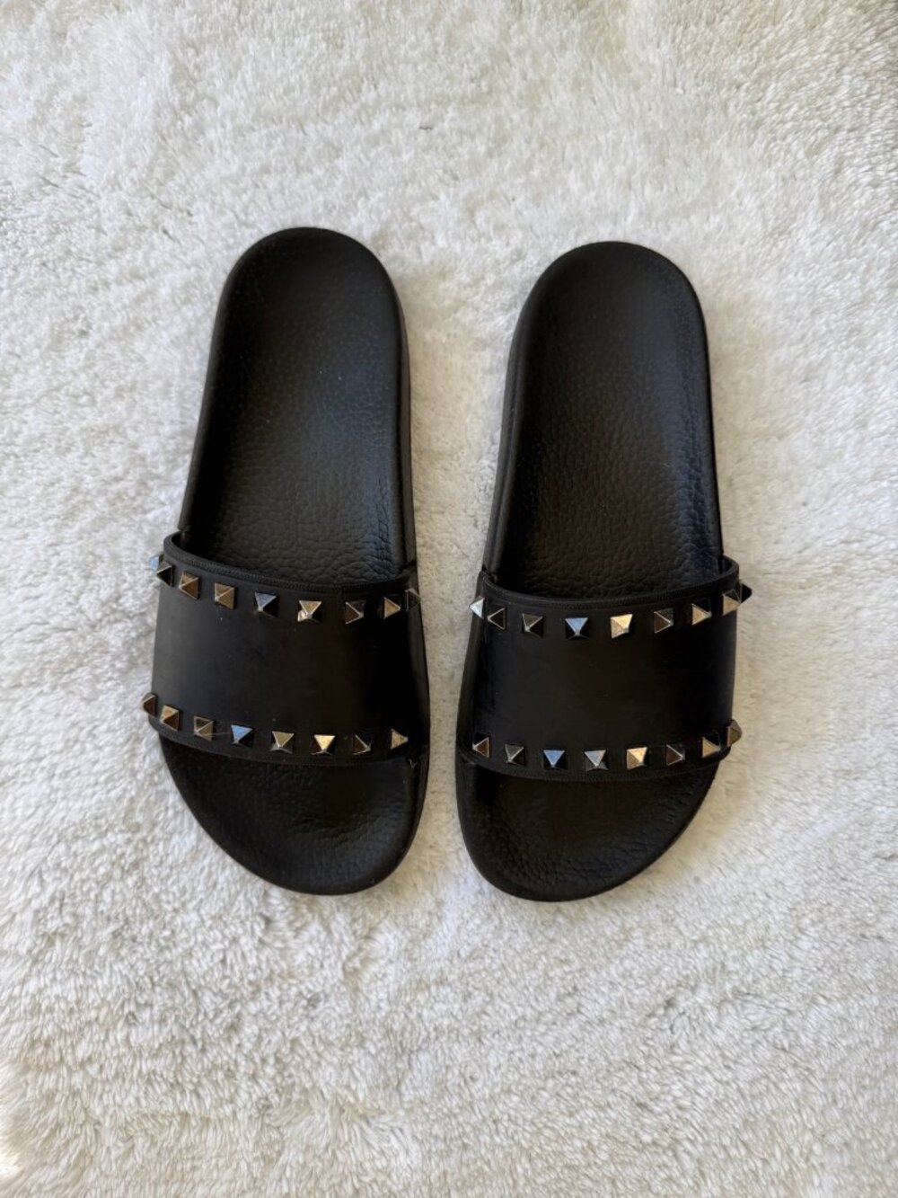 Valentino Garavani Black Rockstud Rubber Slides — Size 39 / US 9